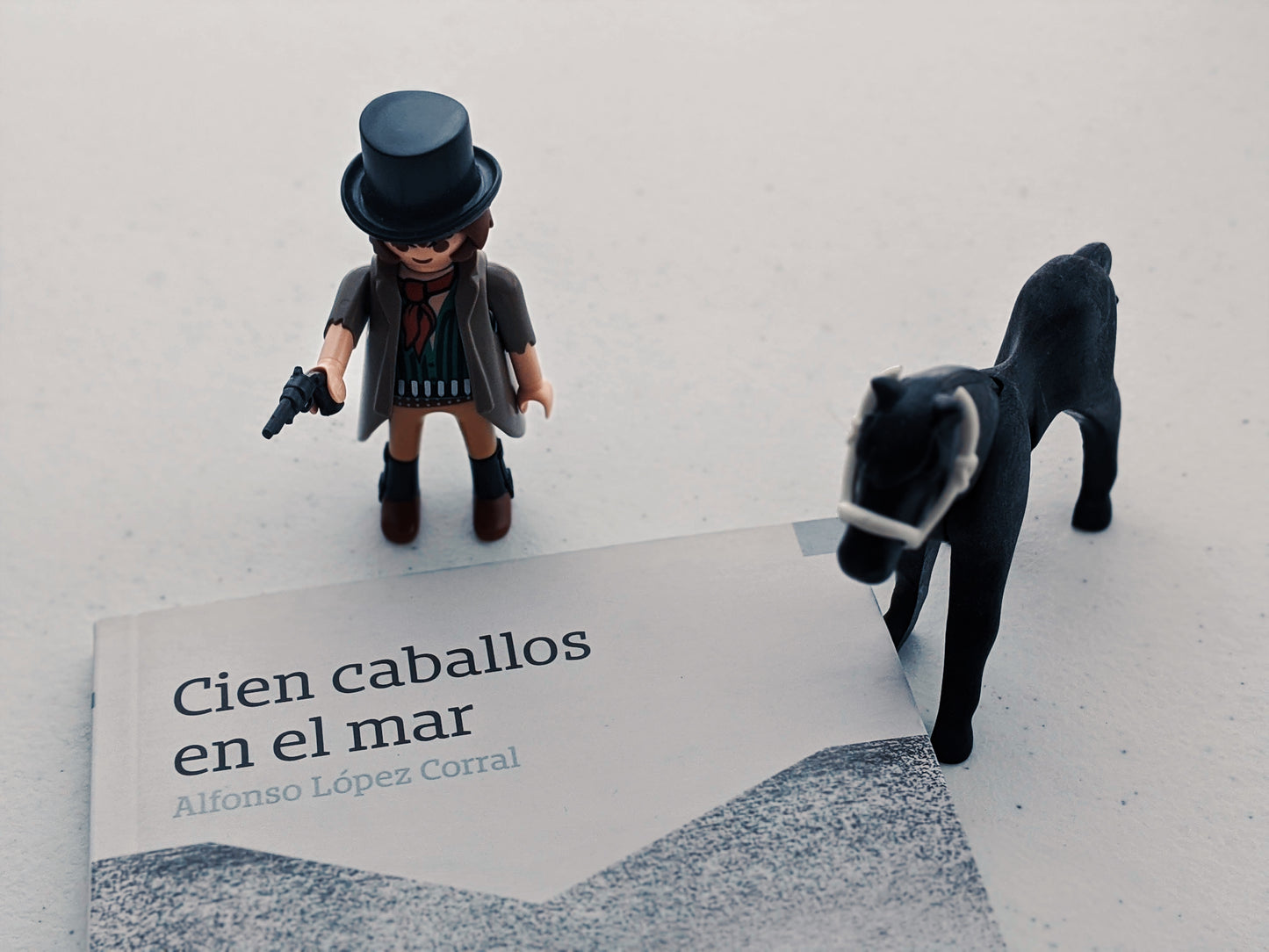 Cien caballos en el mar | Alfonso López Corral